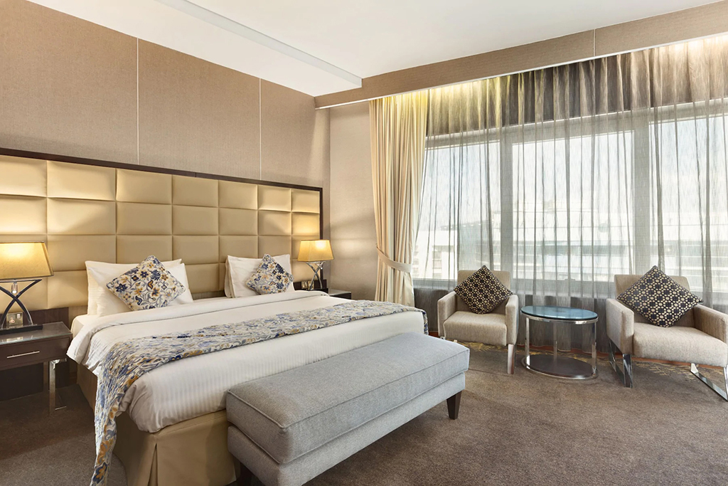 Deluxe Room at Howard Johnson Bur Dubai